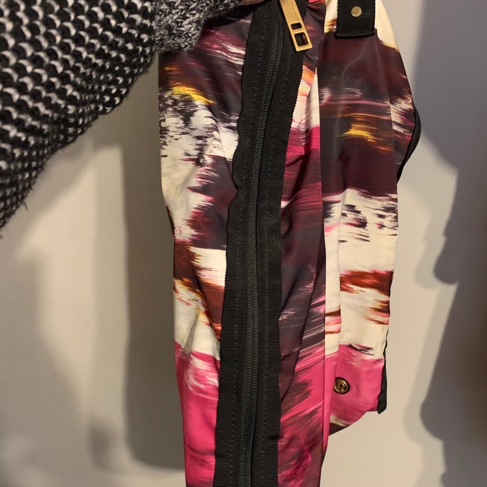 Rare lulu bag. Convertible size.